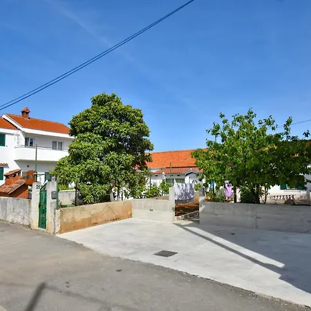 Vip アパート ザダル